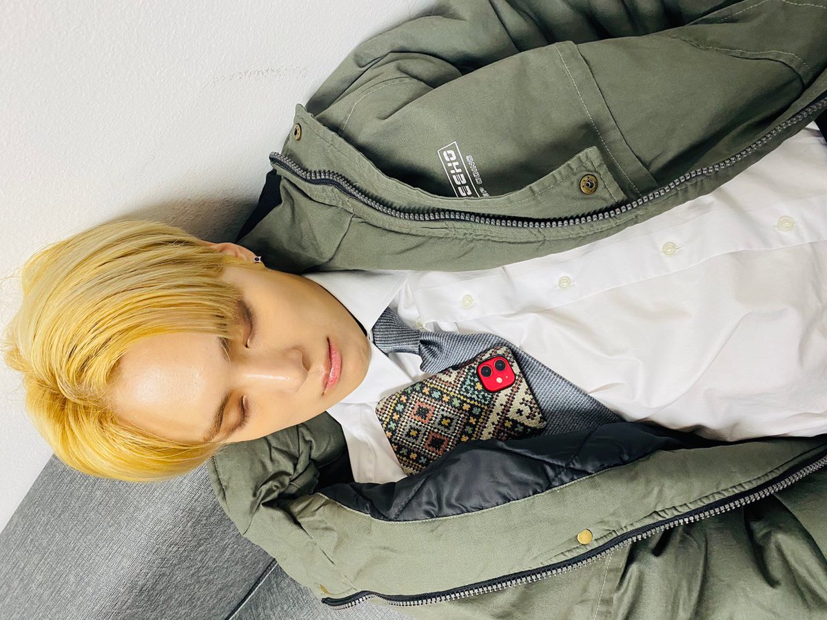 OfficialMONSTAX's tweet image. 민혁아 생일 축하하고 요즘 몸이 많이 힘들텐데 참고 열심히 해줘서 고맙다.쌓이고 쌓여서 그 모든 일들이 너의 인생을 더 빛나게 해줄 때까지 친구로서 항상 응원할게.푹 쉬고 이번 활동도 다치지 말자.여전히 사랑..아니 좋아한다. #형원 #민혁시 #몬베베_짱친_민혁이생일