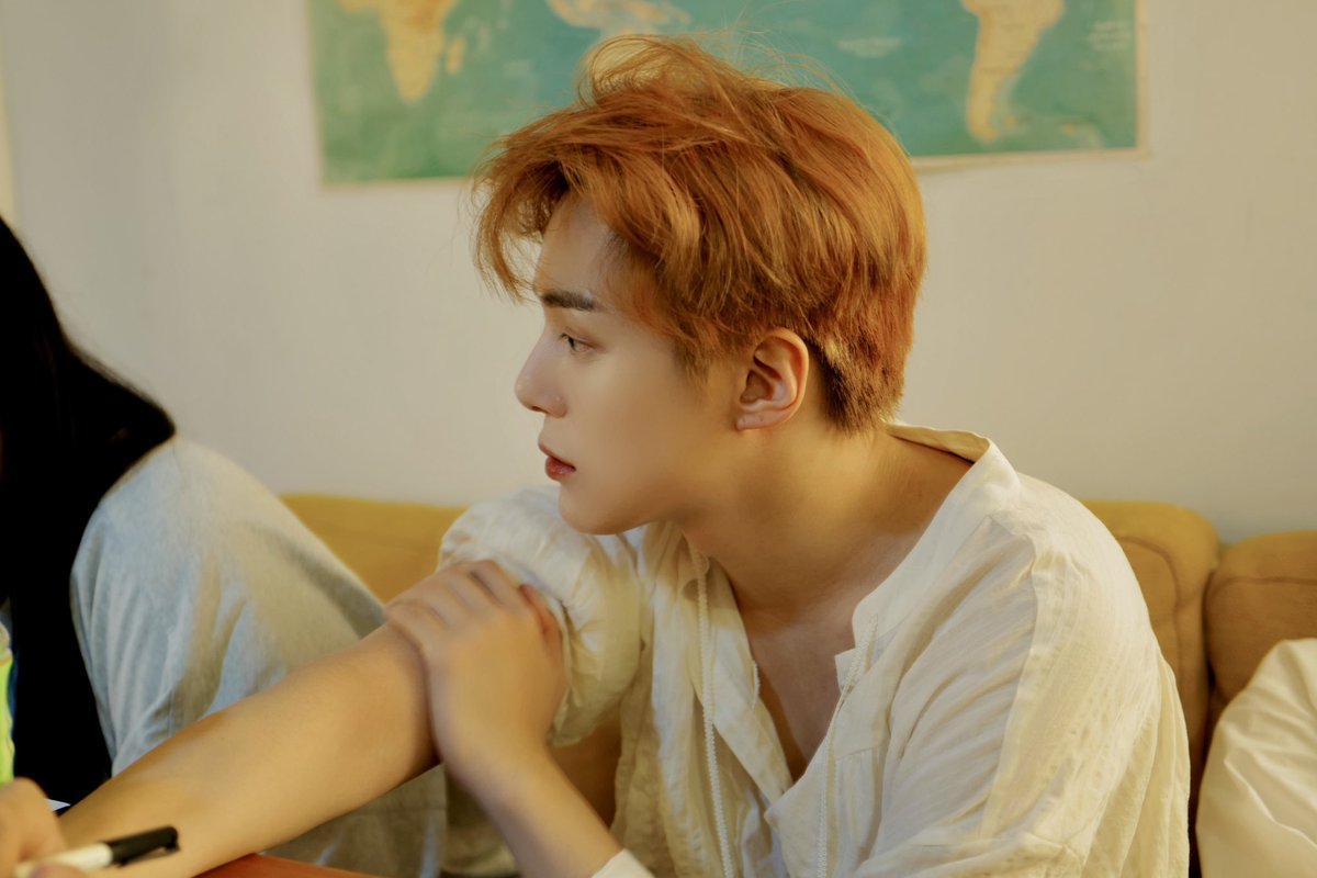 OfficialMONSTAX's tweet photo. 같은 년도 같은 달에 태어났지만 이렇게 다를수 있다는걸 알려준 민혁아
항상 나서서 에너지있게 팀분위기 만들어주고 챙겨줘서 고맙다
활동시작이랑 생일이 겹쳤는데도 몬베베들을 못보는 게 참 아쉽지만 그래도 많이 축하해주니까 다행이네 생일축하하고 이번활동 잘 달려보자!!!!!!
#민혁시 #기현 https://t.co/uCekGWue2C