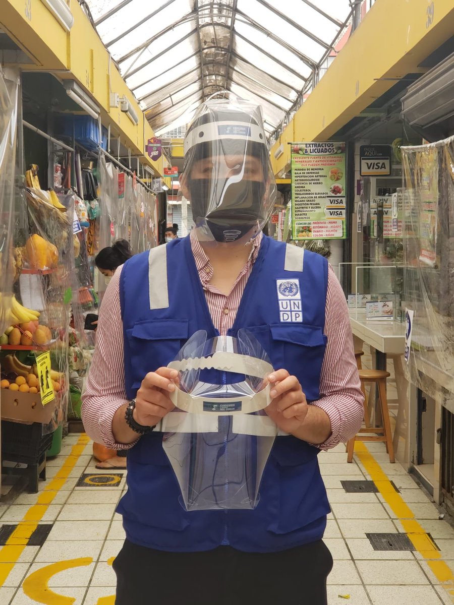 GElgegren's tweet photo. #COVID19 3300 #Cascosdevida con un diseño único entregados a los mercados de gestión municipal de Lima. #PNUDperu, la OPS, la MML, la red Peruana de Fablabs, el Colectivo Perú Makers, empresas privadas y sociedad civil trabajando juntos para la recuperación económica del Perú. https://t.co/k6sVTu7FHZ