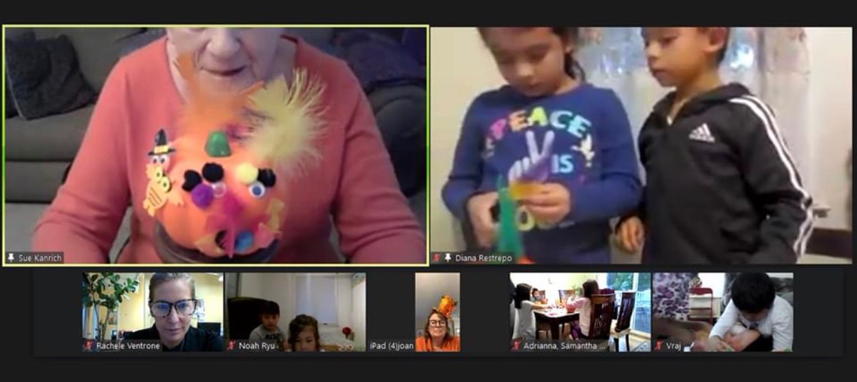 NCJWBCS's tweet photo. Family Success Center in Englewood held its “Family Fun Night” with the help of our NCJW BCS ladies: Susan Kanrich, Joan Schnuer and Edie Kaplan. Great Job!
#communityfirst #familyfun #hippyprogram https://t.co/oz32qaly2O
