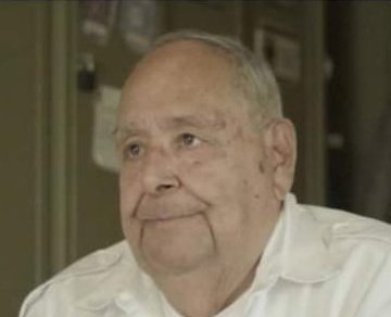 Honores al Mayor Luis Felipe Franco quien fundó la Guardia Permanente de <a href="/BVoluntariosGT/">Bomberos Voluntarios</a> el miembro con más años de servicio dentro de la Institución, al paso frente a Estación Central. <a href="/100ciaCBV/">Bomberos Voluntarios, San Cristóbal, Mixco, GT</a> Presenta su saludo a un hombre que formo parte de nuestra compañía, Presente...