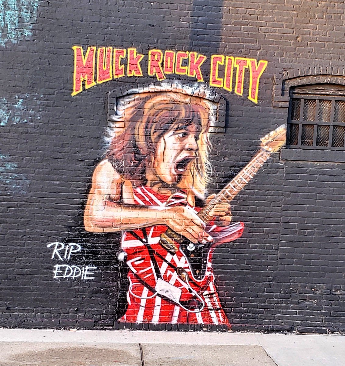 #EVH #streetsofdetroit #corktowndetroit #painting #artstuff #eddievanhalen #vanhalen  #ledgend Very Cool!