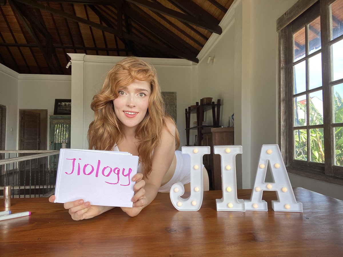 Jia_Lissa's tweet photo. Starting my #jiology classes soon. 
RT if you are signing up to be my student 😉 https://t.co/tdLcSlFqvF