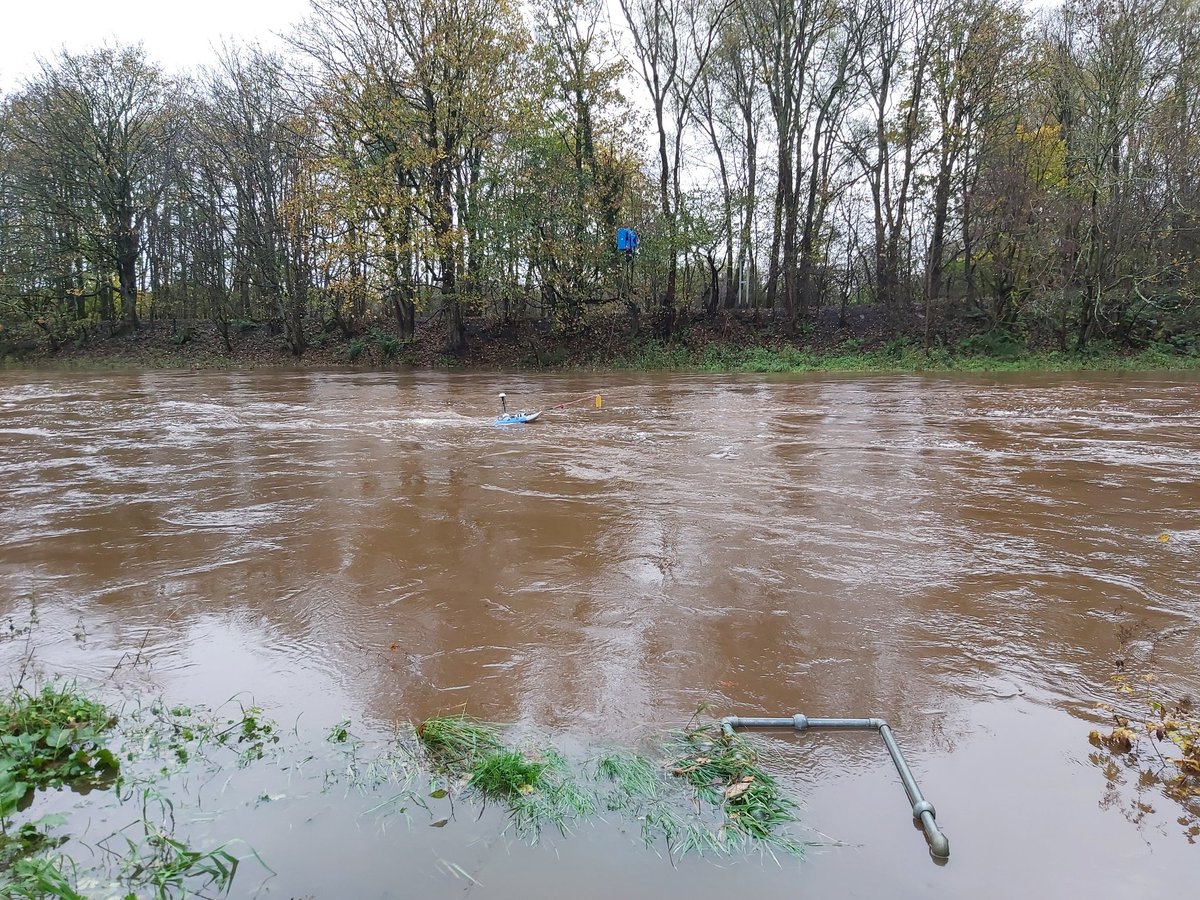 fraseranderso13's tweet photo. High flows at Shewalton gauging station with #Sontek m9 and #Cablefox https://t.co/v2QVtTEKw9