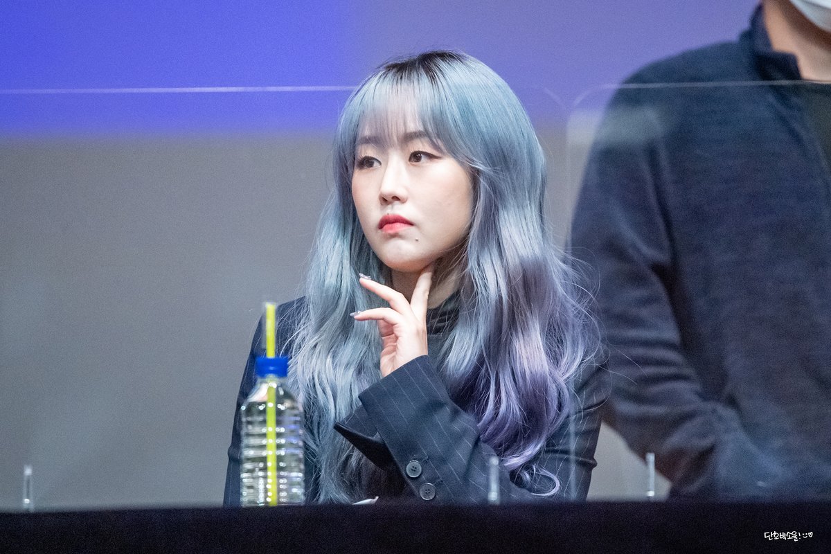 201101 로운홀 러블리즈 베이비소울

우리소울이 이뻐어어어ㅓㅓㅓㅓㅓㅓ

#러블리즈 #Lovelyz #이수정 #베이비소울 #babysoul #목종이 #벱솔 #ベイビーソウル