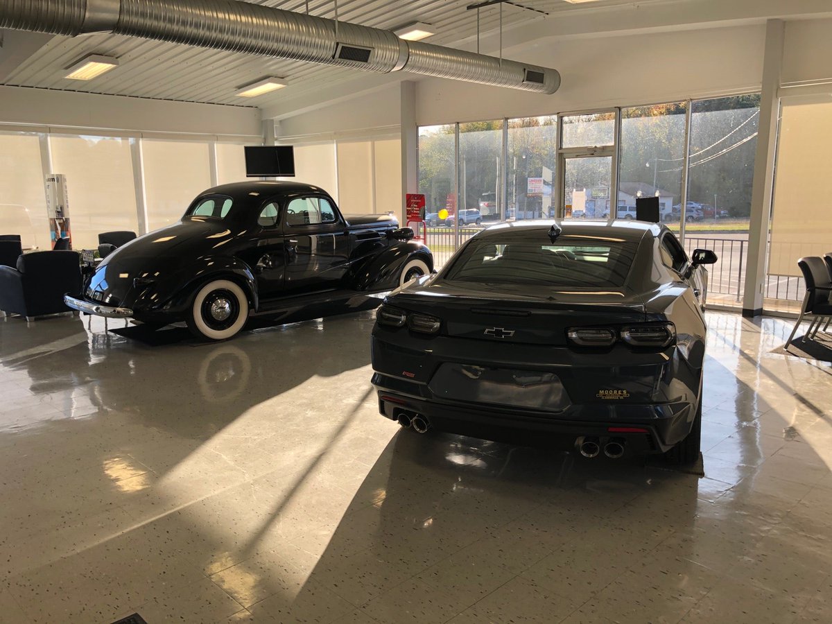 Having the Mobile HQ serviced by the fine folks <a href="/MooresChevrolet/">Moore's Chevrolet</a> #ShopLocalVGA (@ Moore's Chevrolet in VA w/ @herdfanjeff) swarmapp.com/c/dpZRZmZSsAs