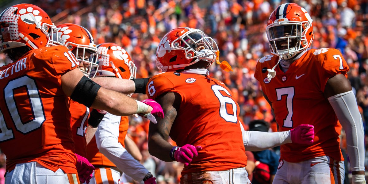 PFF_College's tweet photo. Top-ranked power five defenses (EPA per play against)

▪️ SEC: Georgia
▪️ Big Ten: Wisconsin
▪️ ACC: Clemson
▪️ Big 12: West Virginia https://t.co/dhs3D40zuC
