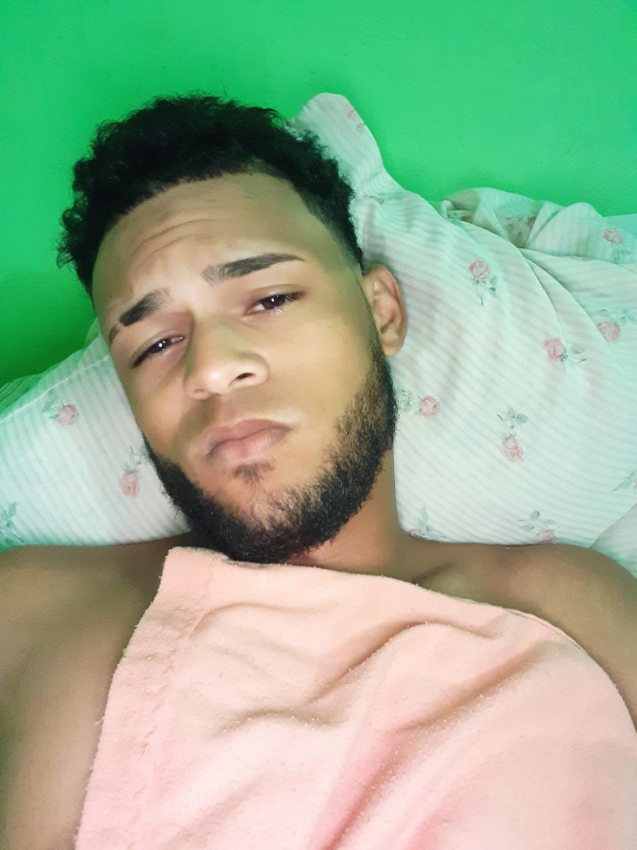 UnTalCarlitosss's tweet photo. Todavía tengo sueño. https://t.co/p7ARiaS0A9