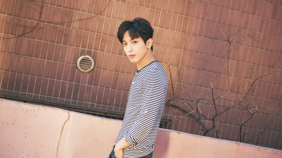 Jung Yonghwa ( @JYHeffect) - leader, main vocal, guitarist, rapper, face of the group, songwriter, composer, record producer and an actor. Definitely an ideal man!   #CNBLUE  #씨엔블루  @CNBLUE_4