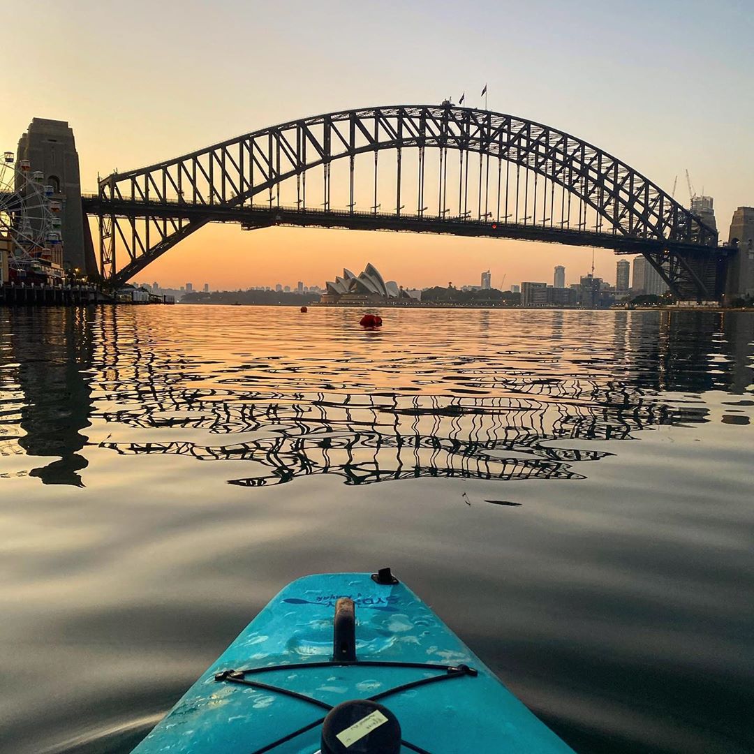 Australia's tweet image. The early bird gets the perfect sunrise snap! 😎

IG/experiencelifetothefull captured this exceptional photo during a morning kayak around stunning @sydney_sider Harbour, an effort that was well worth it for this iconic view!

#seeaustralia #ilovesydney #HolidayHereThisYear