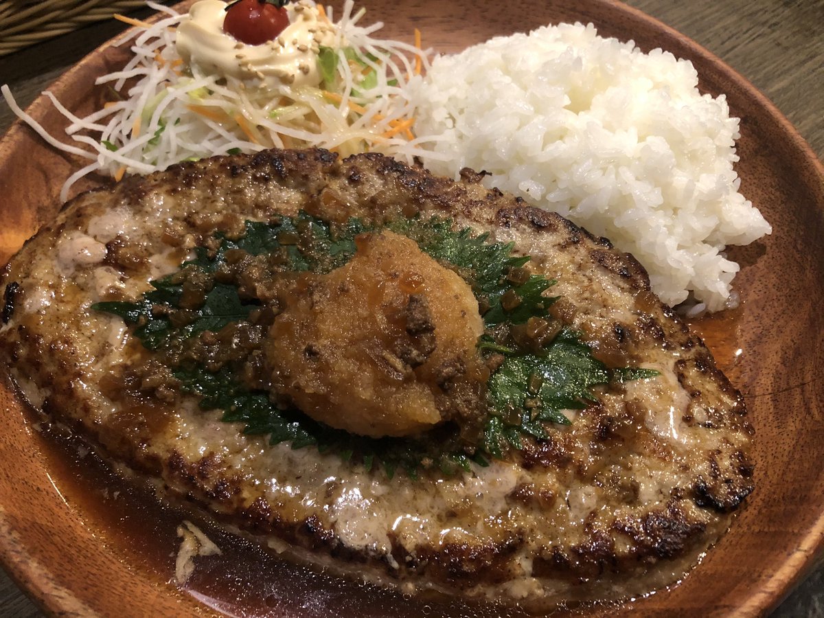 Zls1Vq1FPPWqDmE's tweet photo. 今日のお昼は期間限定400gのハンバーグだったから、あまりお腹が空かないな…😅
＃びっくりドンキー https://t.co/yn8lgtotbA