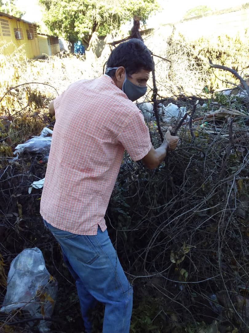 Junto a nuestros líderes politico en el territorio limpiamos las instituciones educativas embelleciendo los espacios