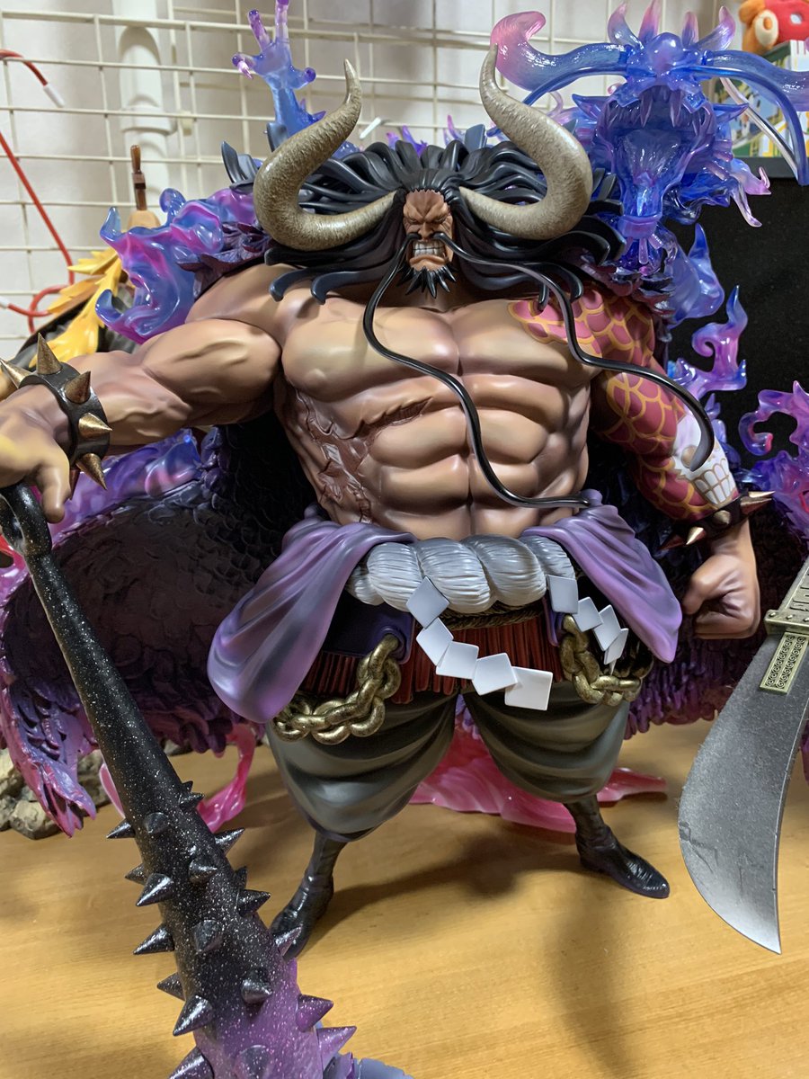 Rosier Popカイドウを元ロックス海賊団の白ひげ シキと飾ってみました かなり大きくて 重いです 笑 Popビッグマムかキングの商品化待ってます