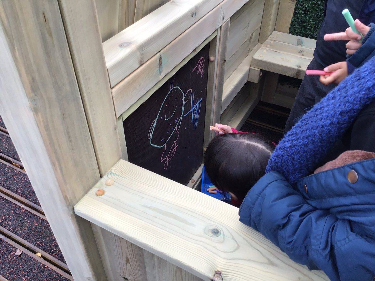 BroadhurstPS's tweet photo. @Eden_Play We are busy mark making &amp; drawing. https://t.co/yZ7LzIxXzy