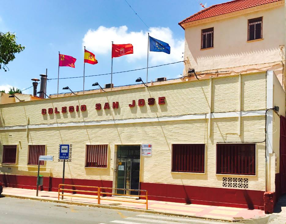 ¿Necesitas información sobre nuestro internado?

Puedes consultar la web aquí: bit.ly/3mQM9en o llamarnos al 968 830 127