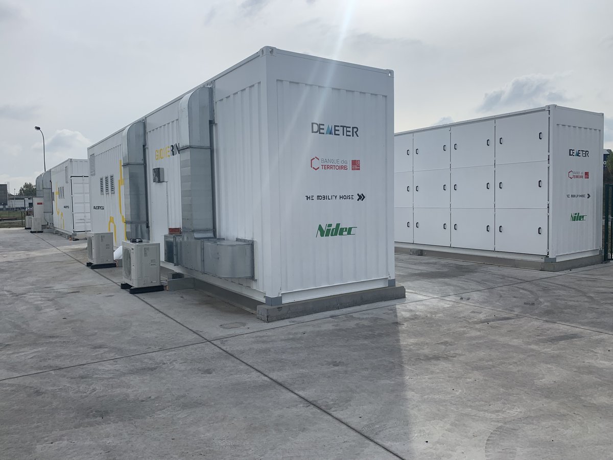 GroupeRenaultEV's tweet photo. The first Advanced #Battery Storage has been installed in Douai, France, as part of @Groupe_Renault’s strategy to develop an intelligent electrical ecosystem.🔋♻️ Read the full PR here ➡️ https://t.co/lr6YuJcS7A https://t.co/bLm4JwlZKN