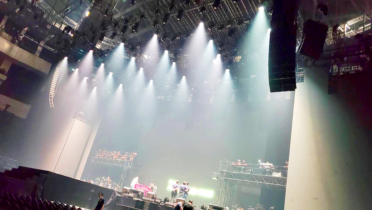 L_ACOUSTICS's tweet photo. #EricChou's 2020 'How Have You Been' concerts sold all 42,000 tickets across 4 concerts in just 15 mins. #Winly's team (Mike Lee & Andre Lai) planned a K1 design carefully to ensure coverage, frequency response, and sufficient SPL. Find out more: https://t.co/7Z0A1yPvWn https://t.co/Hi6xTN3zi6