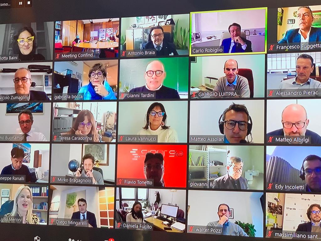 sfc_it's tweet photo. Al via la formazione online per Imprenditori con cariche associative in @PIConfindustria. Ospite del primo incontro @FrancescoMorace per un confronto con il Presidente @Carlo_Robiglio, il VP @diegomingarelli e 70 Imprenditori sugli impatti della pandemia sui valori dell’industria https://t.co/zG91JUIF1s