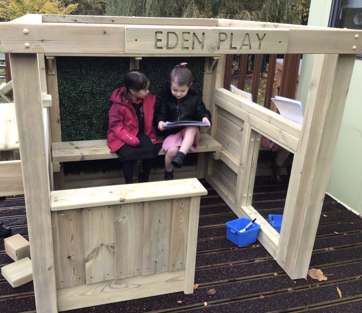 BroadhurstPS's tweet photo. @Eden_Play story time #traditionaltales #thethreelittlepigs https://t.co/PrUtlPZB6T