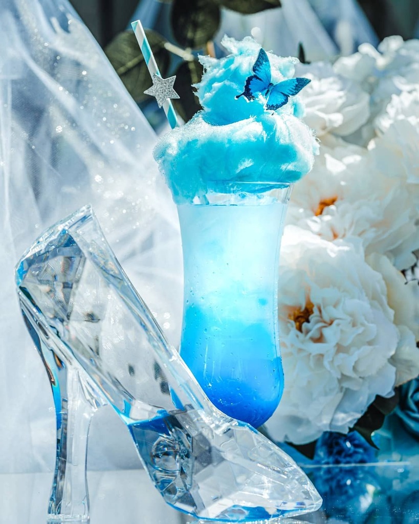 I'll take one Bibbidi-Bobbidi-Boo Drink and one Glass Slipper please 😇👑
​
​Drink available from The Cafe and The Potting Shed. Slipper can only be claimed if you can prove it fits 😉
​
​#TheGrounds #Cinderella70 #TheGroundsXCinderella