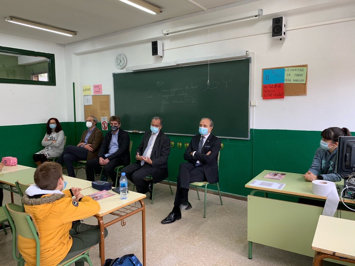 eossoriocrespo's tweet photo. Hemos distribuido en casi 1.700 centros educativos de la @ComunidadMadrid el cómic protagonizado por Spiderman y Los Vengadores, para concienciar a caso medio millón de alumnos madrileños tanto de Primaria como Secundaria contra el acoso escolar. https://t.co/JApzxSbTBv