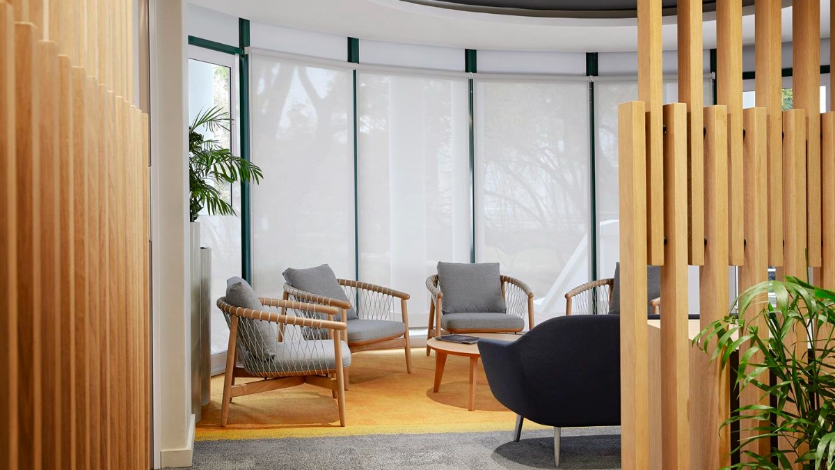 TetrisSA's tweet photo. Natural light, a comfortable acoustic environment and clean indoor air can improve #MentalWellbeing the workplace. Find out how interior design strategies can help nurture employee #MentalHealth https://t.co/MWUGYxUOYr #WorkplaceMentalHealth #ReImagine #WorkplaceDesign https://t.co/mqQ03FhRZ9