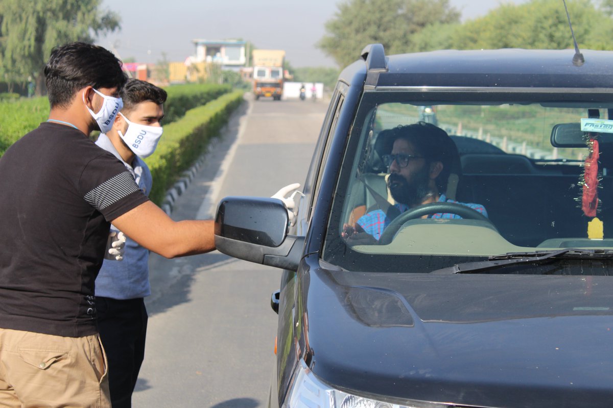 BsduOfficial's tweet photo. अभी मास्क 😷 ही वैक्सीन है❗
Mask Distribution and COVID19 Awareness Program at @Mah_WorldCity #Jaipur
#BSDUSkill #BSDUJaipur #BSDUFightsCorona #COVID19 #CoronaUpdatesInIndia #Quarantine #socialDistiancing #AvoidPublicGathering #staysafestayhome #jaipurdiaries #jaipurcity https://t.co/nwPegfh30i