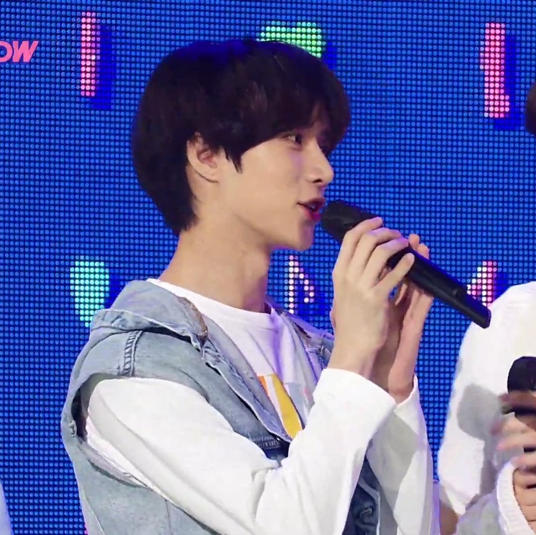 bampdnim's tweet photo. i live for them giving winning speeches so plssss let's continue giving them wins, moa!!! @TXT_members #BlueHour1stWin https://t.co/UccQaEkhfB