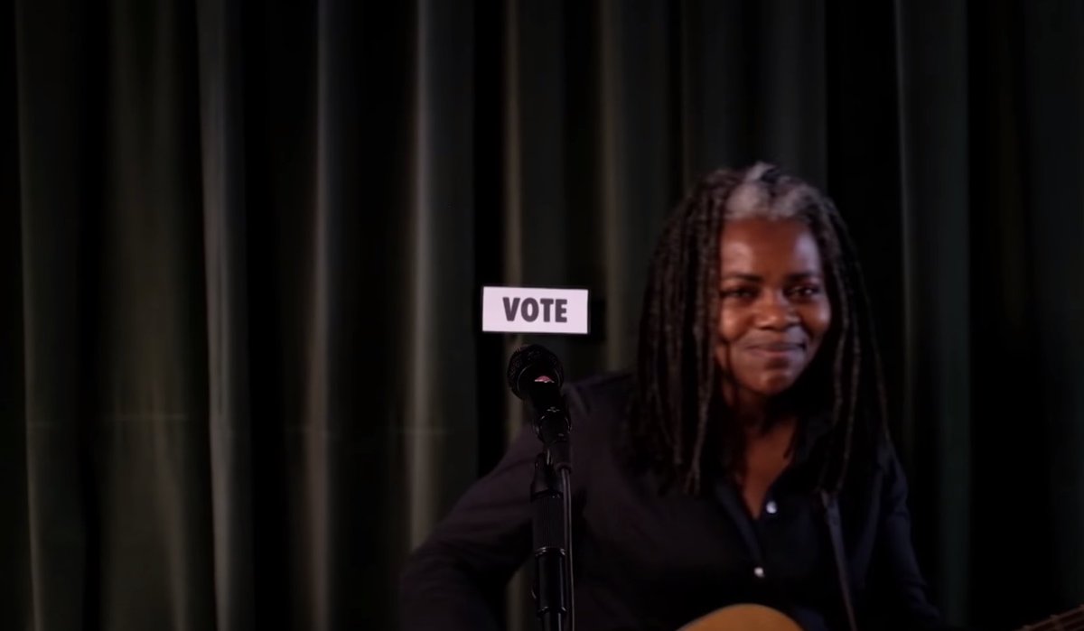 Tracy Chapman gives rare performance of 'Talkin' 'Bout A Revolution' with a message to vote trib.al/lFH2pL6