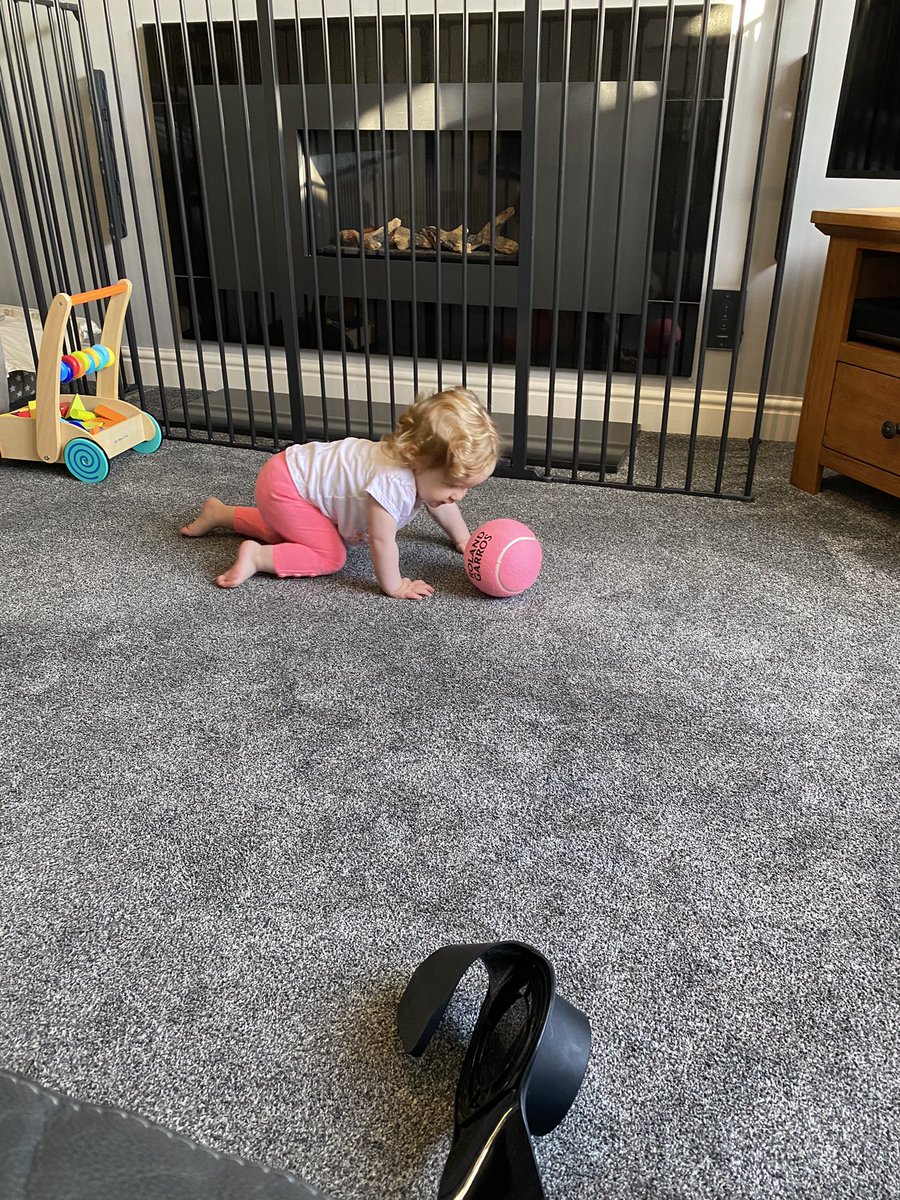 Angela Crossley tweet media