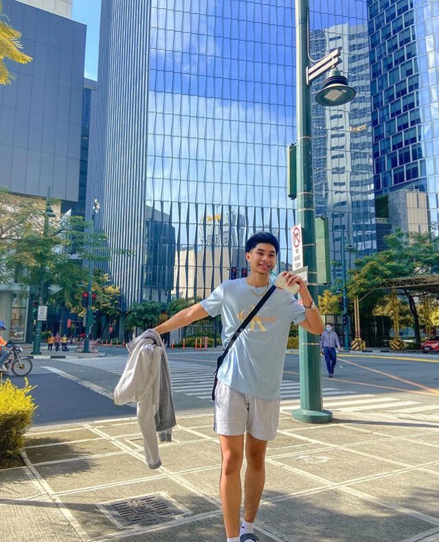 collingkit's tweet photo. SORRY NA MARUPOK LANG 😭

HABAHSBHC ANG GWAPO PO https://t.co/TSzMGOxZdp