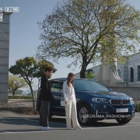 Kim Jung-Eun carried BOTTEGA VENETA Mini Arco $2,950 in My Dangerous Wife Episode 9. #kimjungeun #김정은 #나의위험한아내 #드라마패션 #보태가베네타 #BOTTEGAVENETA #mydangerouswi...