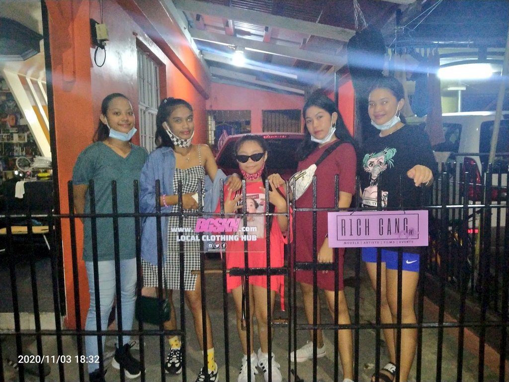 MarkDConcepcion's tweet photo. Femcees of Pasigueño Hiphop
#R1CHGANGEntertainment
#BGSKN https://t.co/OYRTLEsOHA https://t.co/iAbqhFz2yb