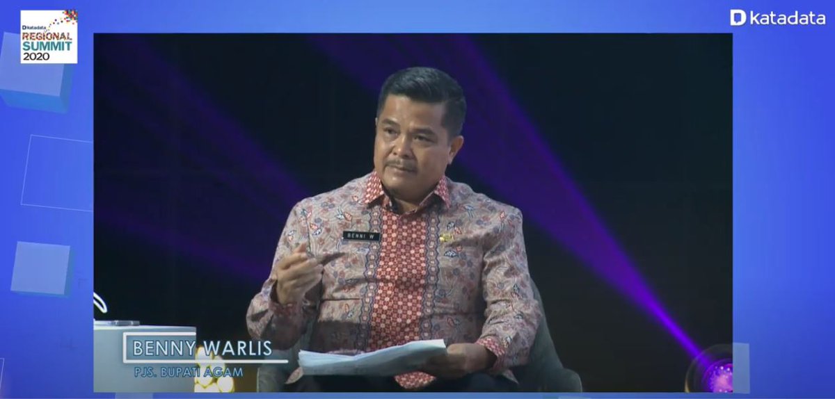 KATADATAcoid's tweet photo. Kabupaten Agam pun punya strategi dalam memudahkan akses pendidkan daring, salah satunya adalah wifi gratis di kantor pemerintah, sekolah dan masjid. #RegionalSummit2020 https://t.co/fYq0JoloLu