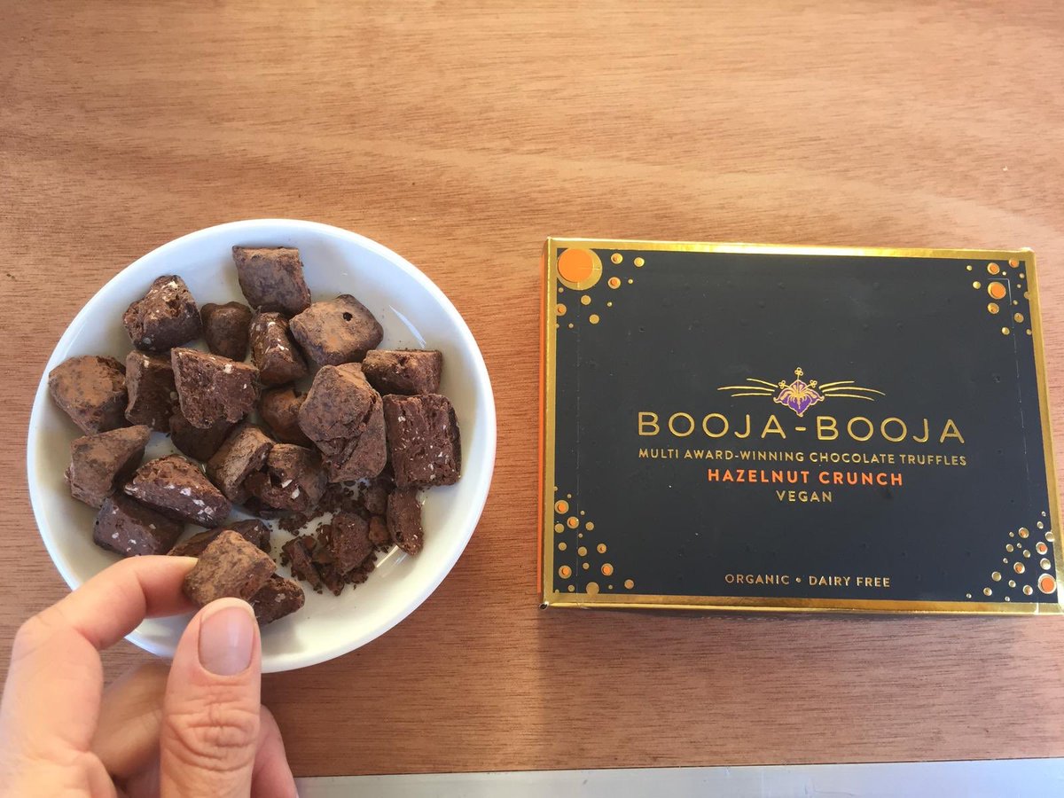 Koffiestation (@koffiestation) on Twitter photo Vandaag zijn we weer aanwezig op de Vismarkt in Groningen! Dus kom langs voor versgebrande koffie, en probeer onze ‘vegan hazelnut crunch’ truffels eens! Vandaag zijn we weer aanwezig op de Vismarkt in Groningen! Dus kom langs voor versgebrande koffie, en probeer onze ‘vegan hazelnut crunch’ truffels eens!