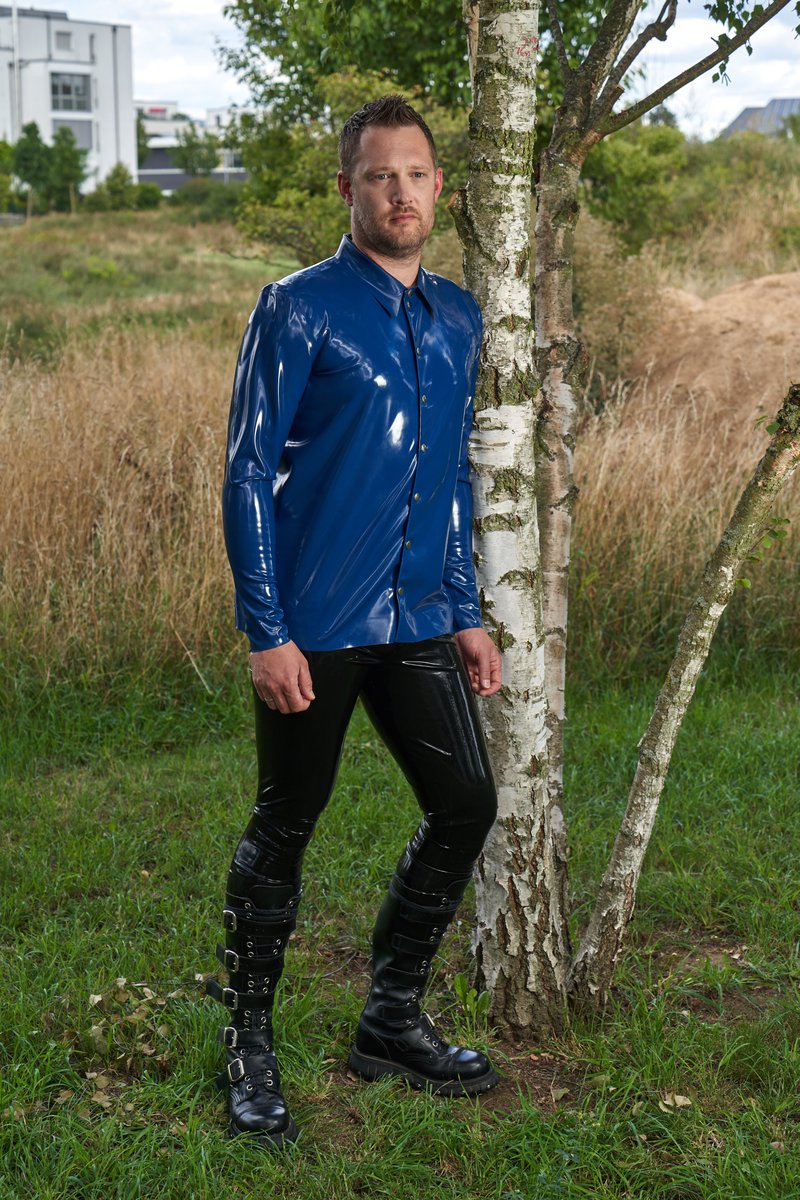 LatexFashionDe's tweet photo. Our new Shirt "Dandy" is still on offer until Sunday the 8th of November! Grab yours now! https://t.co/UEOw6PzAuN #latexforless #latexformen #meninlatex #latexshirt #latexfashion #fetishfashion #rubberfashion #latexdesigner #handmade #madeingermany #latexleggings #latexlifestyle https://t.co/FPydVBE5Mp