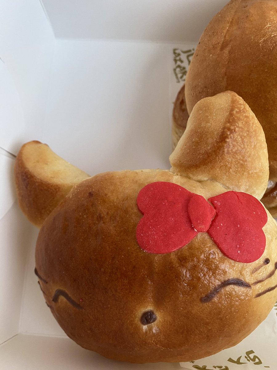 はなもも Hanamomo オット パンを指差しながらお店の人に ごーちゃんください と言い ハローキティ ですね と言われる ハイ ハローキティです とちっちゃい声で返していた はなもも Hanamomo オット パンを指差しながらお店の人に ごーちゃんください と言い ハローキティ ですね と言われる ハイ ハローキティです とちっちゃい声で返していた