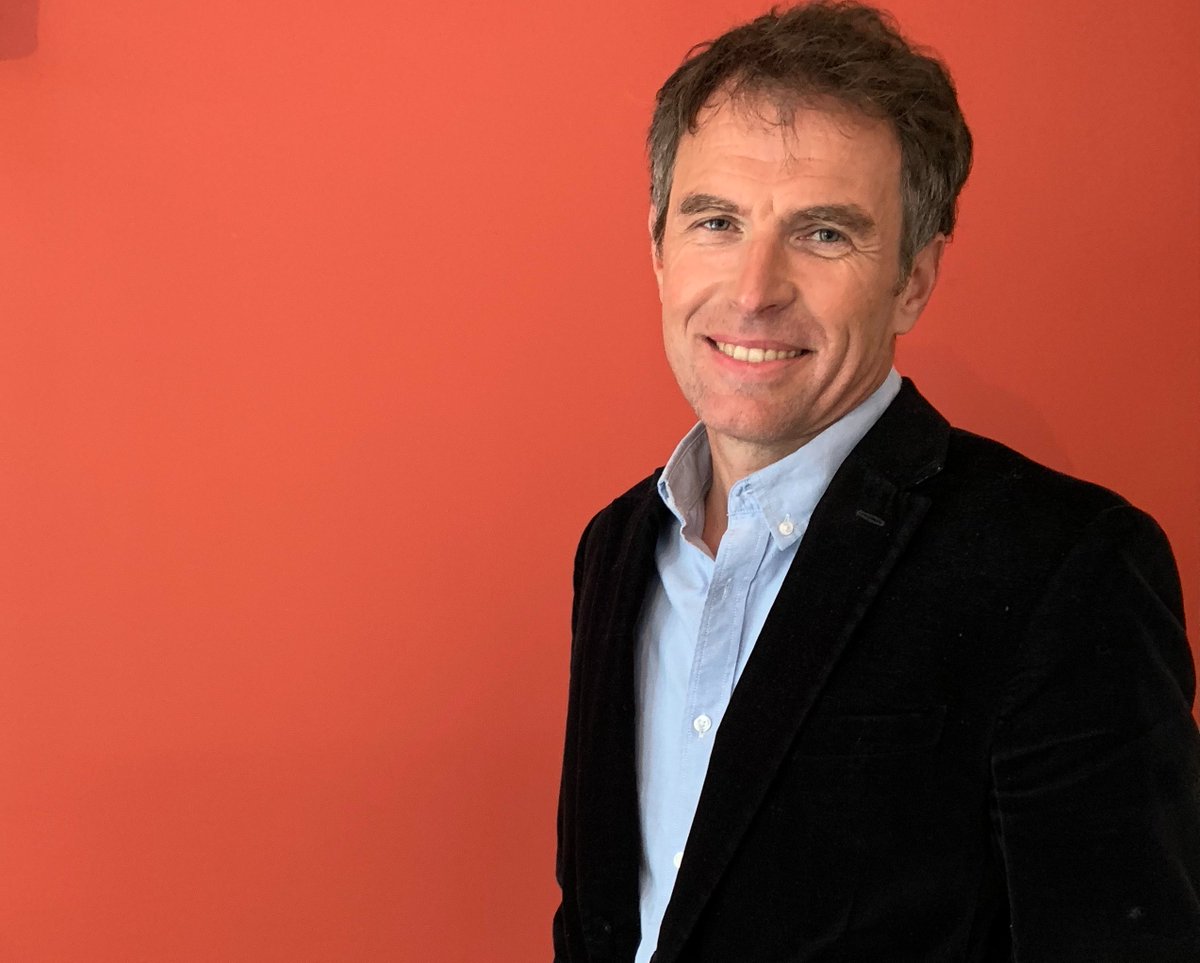 INET_CNFPT's tweet photo. @Rpasquie, Directeur de Recherche au CNRS, Titulaire de la Chaire "Territoires et Mutations de l'action publique" à Sciences Po Rennes, Conseiller scientifique pour les #ETS2020 nous explique pourquoi il est important pour un manager territorial d'assister aux ETS.
@cnfpt
 #CNFPT https://t.co/uzHfURsfqL