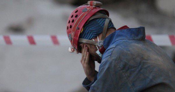 Enkazlar çiçek açtıysa sizin sayenizde. Allah hepinizden razı olsun. Ne döktüğünüz gözyaşının ne yorgun gözlerinizin hakkını ödeyemeyiz.

İyi ki varsınız.