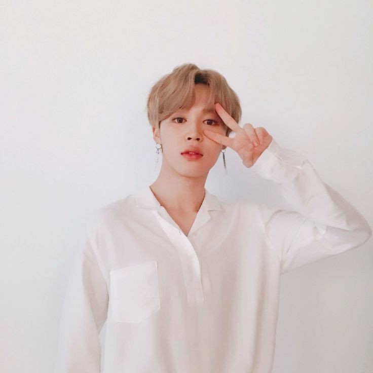 armydios_'s tweet photo. um jungkook CEO rico do país, que quita as dívidas do jimin e passa a ser responsável por ele// um jimin que foi muito machucado na vida, mas que está disposto a enfrentar todo o mal que já lhe aconteceu, e finalmente conhecer o lado bom da vida
#InYourHandsJKK https://t.co/8fqB4x2GV2