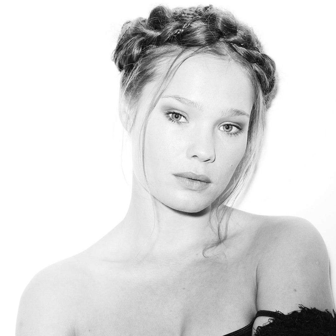 "Nothing makes a woman more beautiful than the belief that she is beautiful" - Sofia Loren

#vanitystudios #professionalphotoshoots #modellingshoot