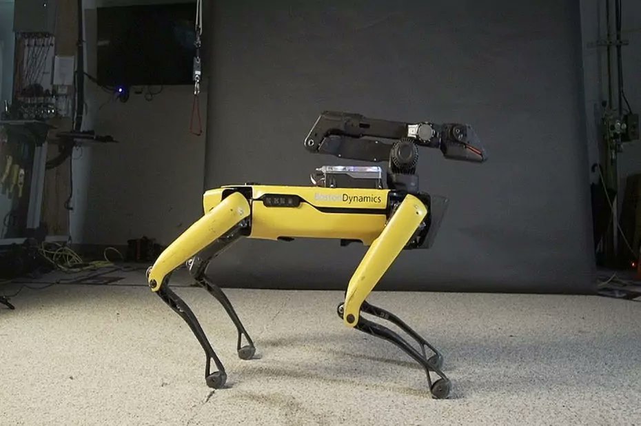 robo_be's tweet photo. 🤖 Boston Dynamics недавно заявила, что хочет выпустить на рынок версию своего робота Spot с роботизированной рукой и автономно работающей зарядной станцией. 

#berobo #robocakes #robots #robo #technologyblog #robotime2020
#worldofrobots #Innovation #engineeringlife #ITtechnology https://t.co/FXZyAeDEN5