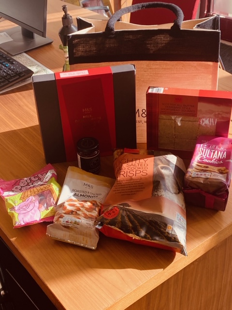 KFH_Hayes's tweet photo. @KFHproperty #Completion #anotherhappycustomer #sweettreats #collectingkeys 🔑🔑🔑🏡 https://t.co/NVGdJoPjUh