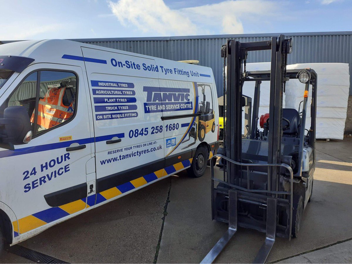 TanvicGrantham's tweet photo. Not a bad morning for fitting solid forklift tyres #Forklift #solid #solidtyres #camso #tyre #tanvic #Grantham #Lincolnshire #nottinghamshire https://t.co/sa3dur10cX