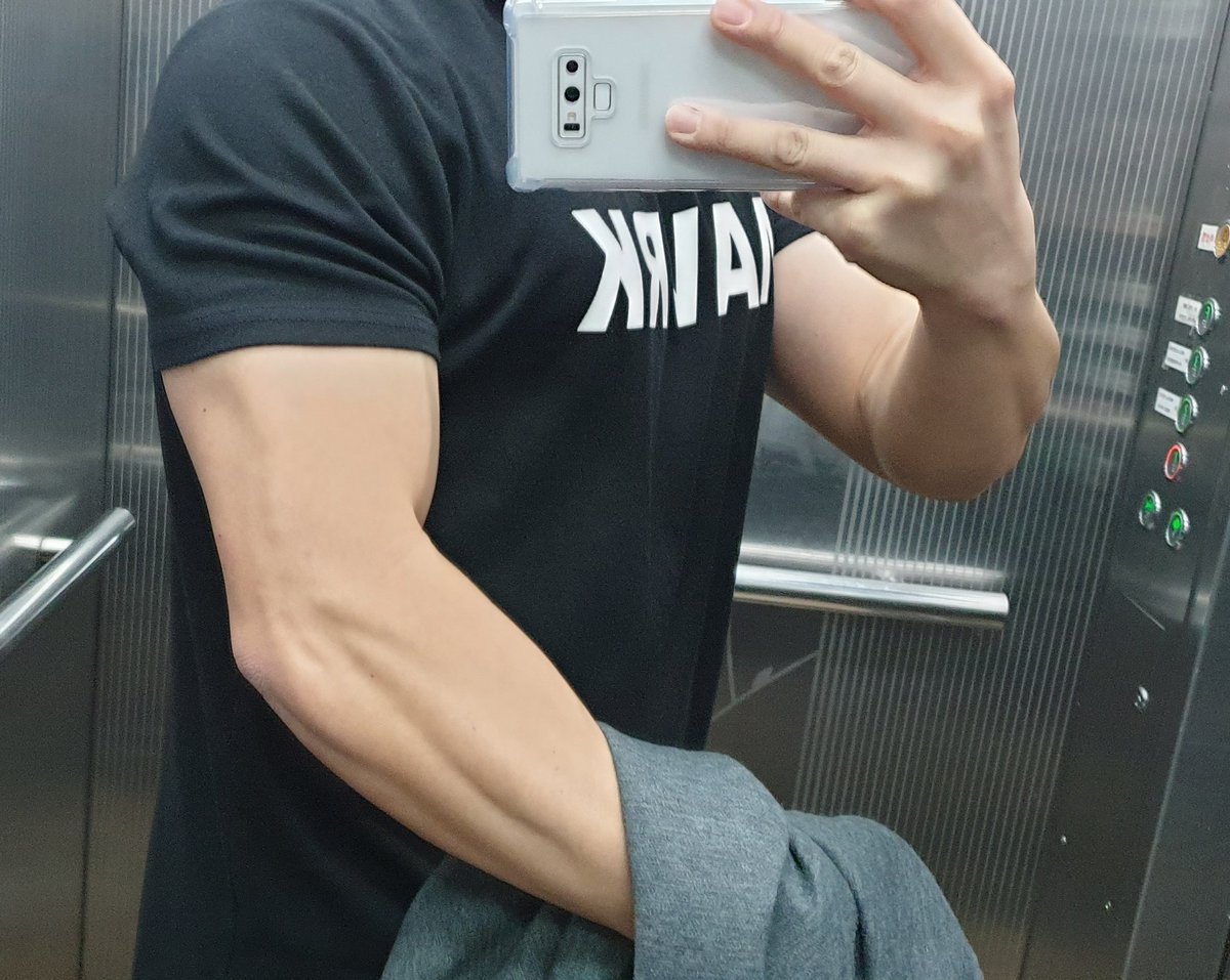 godfinger_pla's tweet photo. 🏃 Exercising today!!!! 
The forearm muscle needed for modelers 💪 
Sanding of the Gouf flight's big feet!!!

#godfinger #exercise #sanding #goufflight #resinconversion #gunprimer #sandloop #flex #file https://t.co/76Ec4Mqu2r