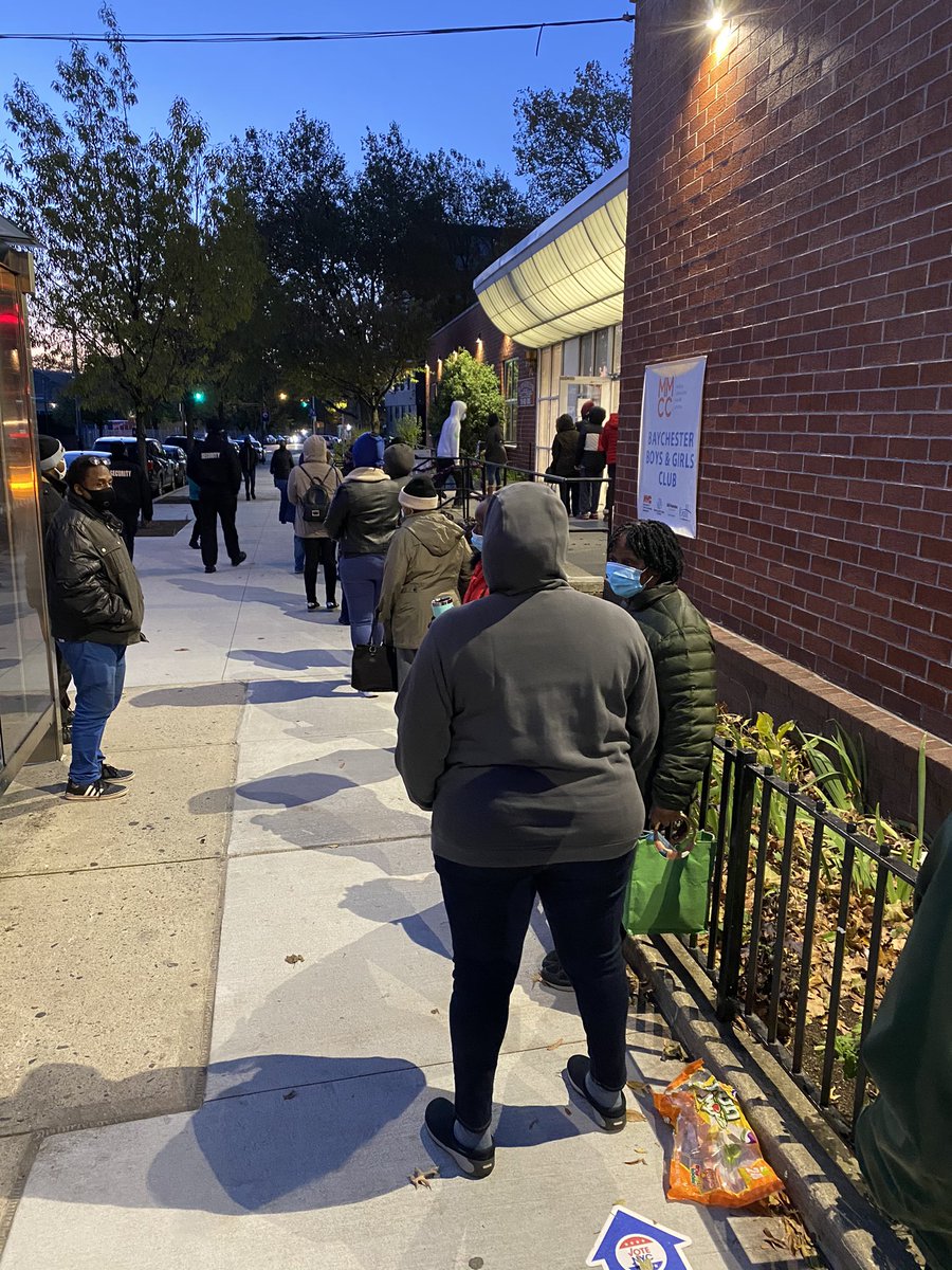 DeismondR's tweet photo. @BOENYC our current situation, even elderly and disabled voters are sitting in the cold waiting for our neighborhood polling site to open. We are at Baychester Boys and Girls Club on 229th Street and Schieffelin Ave. #votesuppression https://t.co/OSR3q929QD