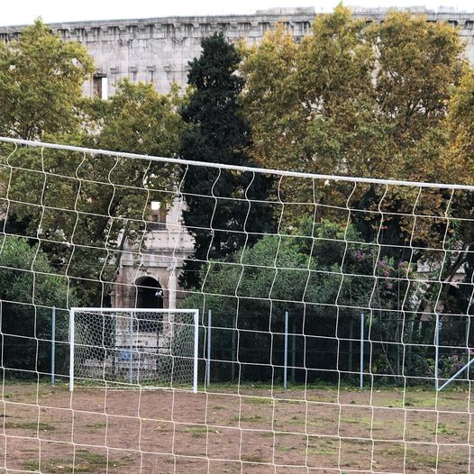 Soccer behind the Colosseum 
#rome #roma #soccer #colosseum  #autumninrome #travel #leopardi54_guesthouse #airbnbitaly
