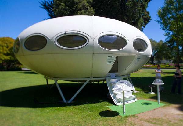 WowHauser's tweet image. Fancy something out of this world? This 1960s Matti Suurinen Futuro House in Christchurch, New Zealand is up for sale. It can also be shipped anywhere if you get an offer accepted. bit.ly/3mNipyN