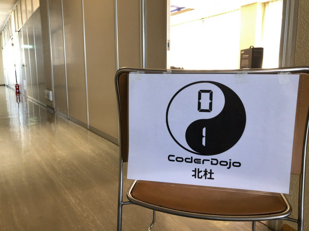 CoderDojoHokuto's tweet image. 2020年10月25日(日) 午前に実施したCoderDojo北杜 第11回 の開催報告

今回は、ニンジャ 2名、保護者1名、メンター 2名(含む主宰)のご参加、誠にありがとうございました。

Scratchで、
o 跳ね返るボールから逃げるゲームの作成
o 壁のある迷路を移動するゲームの作成
などに挑戦を。

#CoderDojo