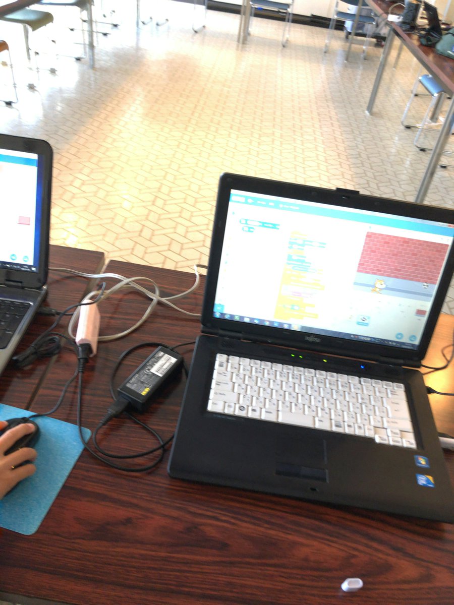 CoderDojoHokuto's tweet image. 2020年10月25日(日) 午前に実施したCoderDojo北杜 第11回 の開催報告

今回は、ニンジャ 2名、保護者1名、メンター 2名(含む主宰)のご参加、誠にありがとうございました。

Scratchで、
o 跳ね返るボールから逃げるゲームの作成
o 壁のある迷路を移動するゲームの作成
などに挑戦を。

#CoderDojo